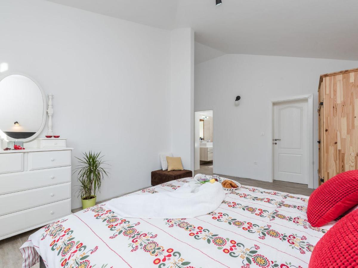 Holiday Home Velebit By Interhome Rovanjska Esterno foto